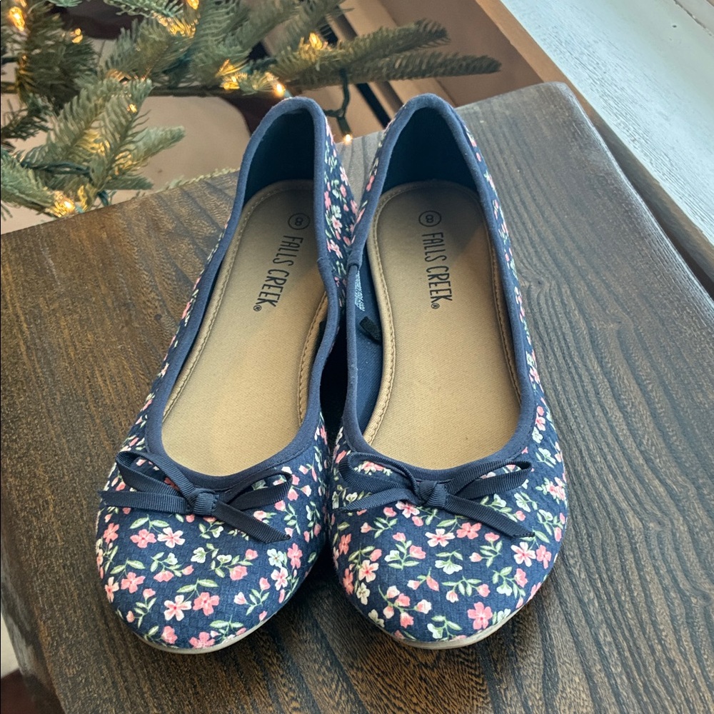 Women’s Falls Creek navy blue floral print with bow flats